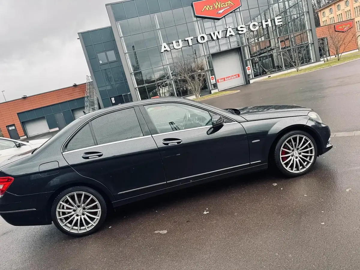 Gebraucht Mercedes C200 136 PS (100 kW) 2011 Schwarz Limousine