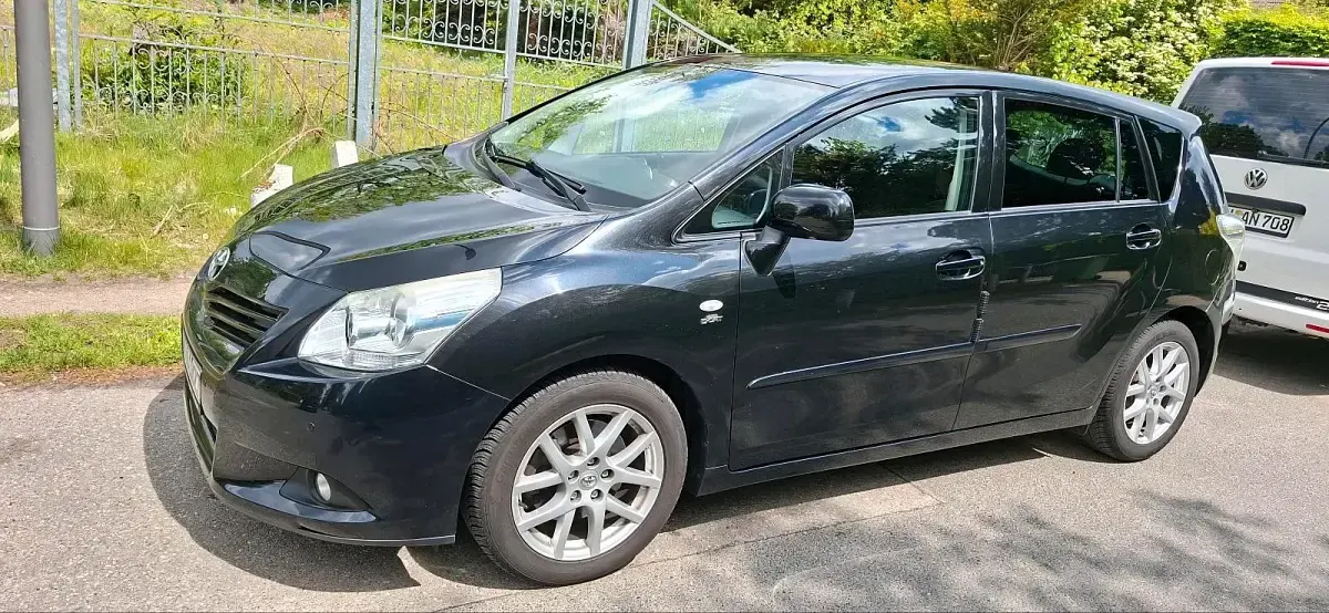 Gebraucht Toyota Verso 150 PS (110 kW) 2012 Schwarz Van / Kleinbus