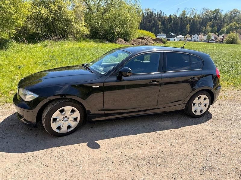 Second-hand BMW 116 122 CP (89 kW) 2011 Negru Hatchback