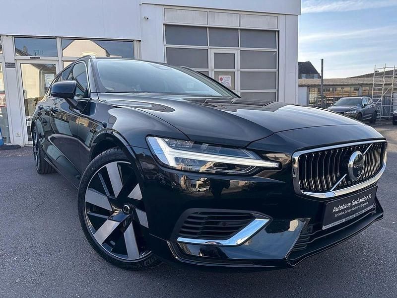 Gebraucht Volvo V60 398 PS (292 kW) 2025 Schwarz Kombi
