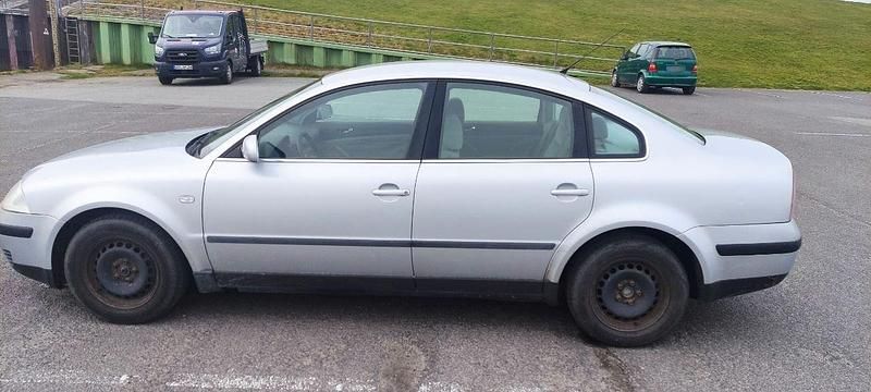 Gebraucht VW Passat 130 PS (95 kW) 2001 Silber Limousine