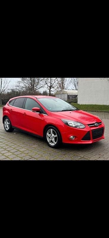 Gebraucht Ford Focus Champions Edition 150 PS (110 kW) 2012 Rot Limousine
