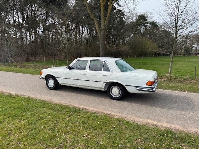 Second-hand Mercedes 280 1972 Alb Berlinǎ