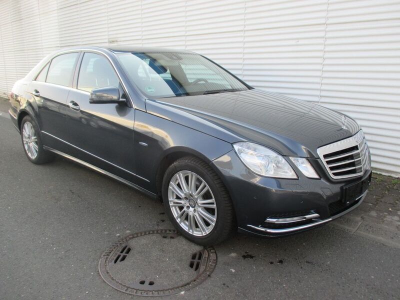 Tenoritgrau metalliclack Gebraucht 2012 Mercedes E300 Limousine | 14.488 € (Fairer Preis) - Bild 1/4