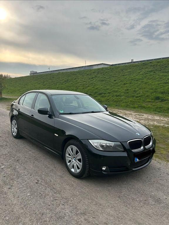 Second-hand BMW 320 177 CP (130 kW) 2008 Negru Berlinǎ