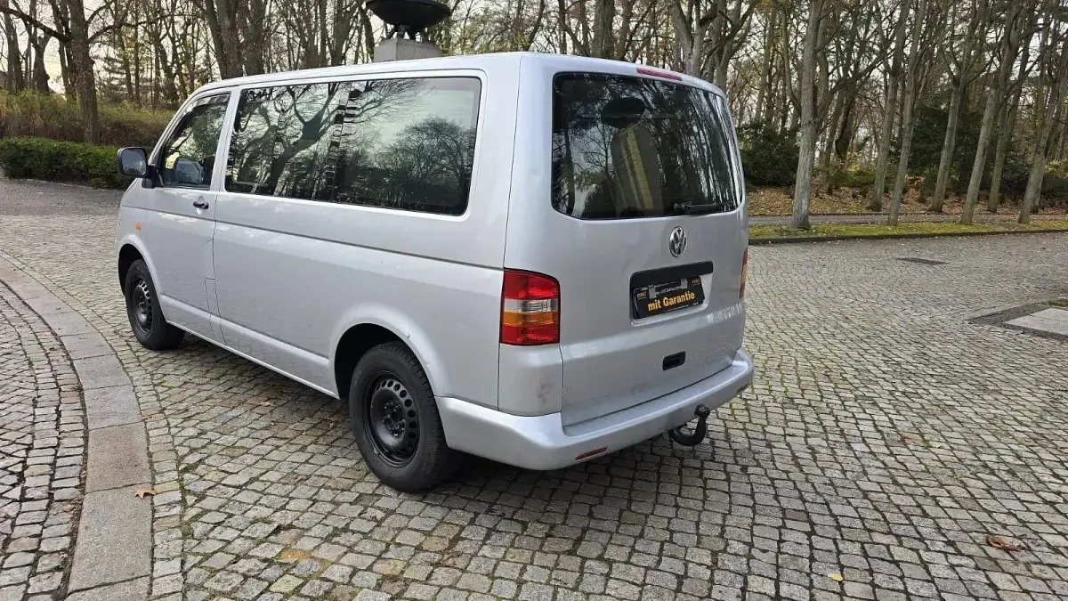 Second-hand VW Caravelle 131 CP (96 kW) 2004 Argintiu Van