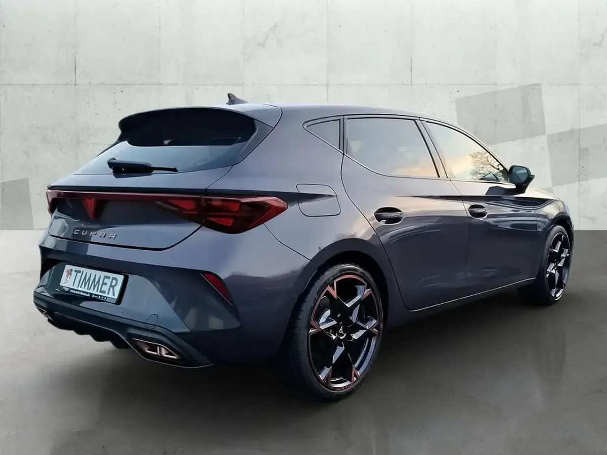 Neu Cupra Leon VZ 272 PS (200 kW) 2026 Violett Limousine