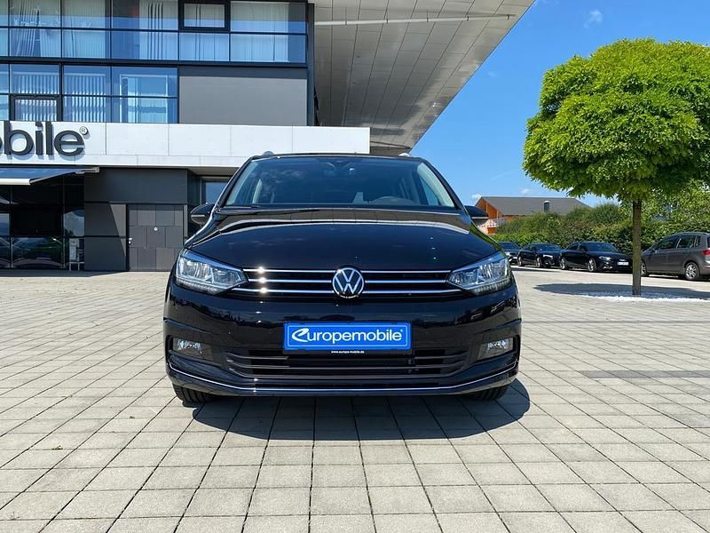 Gebraucht VW Touran Highline 150 PS (110 kW) 2022 Deep black perleffekt Van / Kleinbus