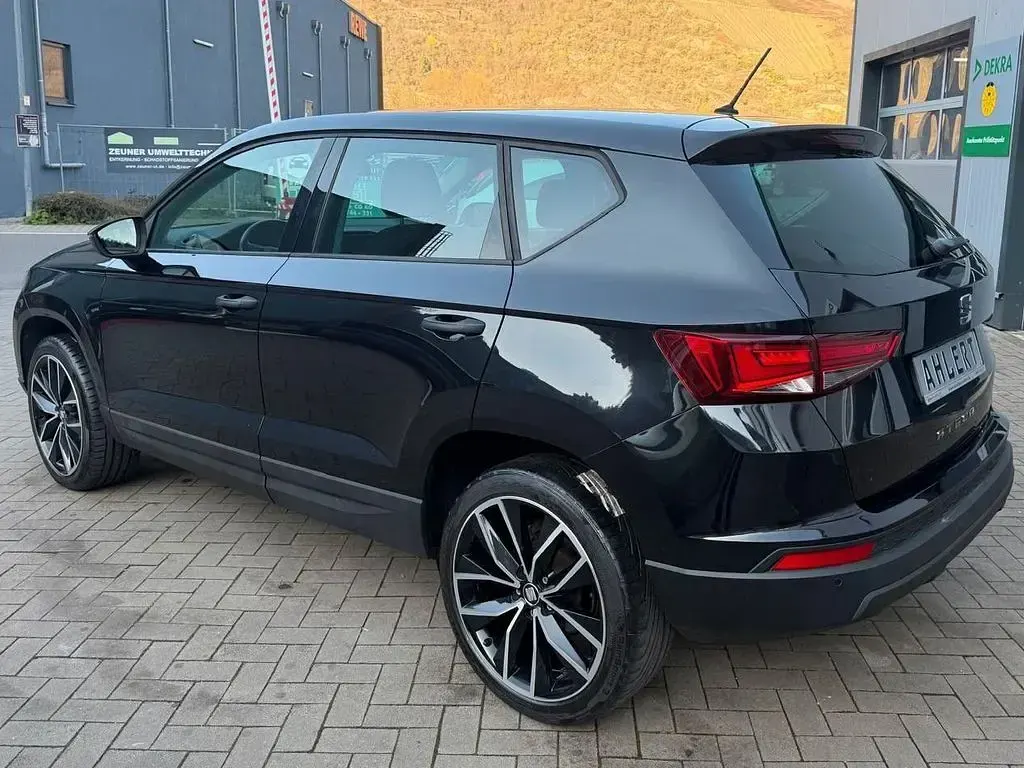 Käytetty Seat Ateca Reference 116 HP (85 kW) 2017 Musta Katumaasturi