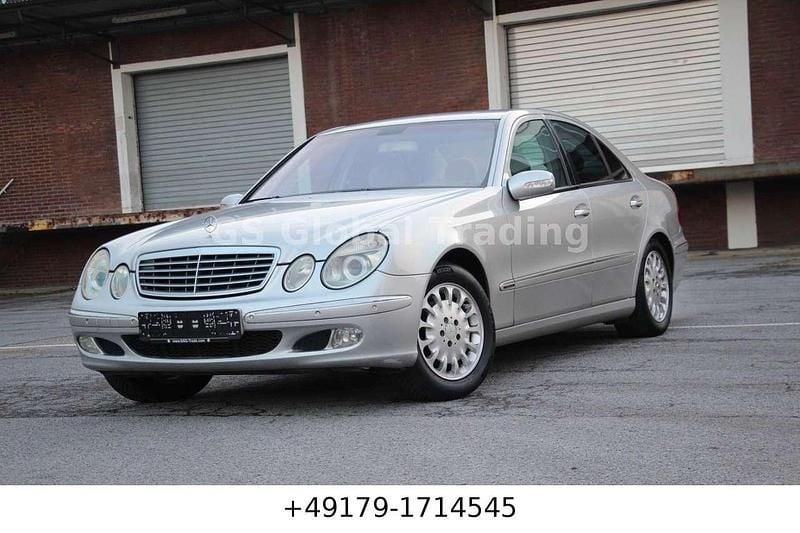 Brillantsilber metalliclack Gebraucht 2003 Mercedes E220 Limousine | 1.530 € (Fairer Preis) - Bild 1/4