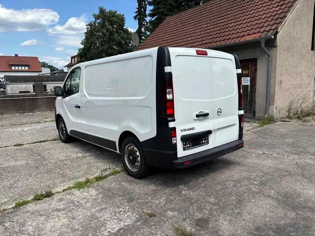 Gebraucht Opel Vivaro 120 PS (88 kW) 2018 Weiß Van / Kleinbus