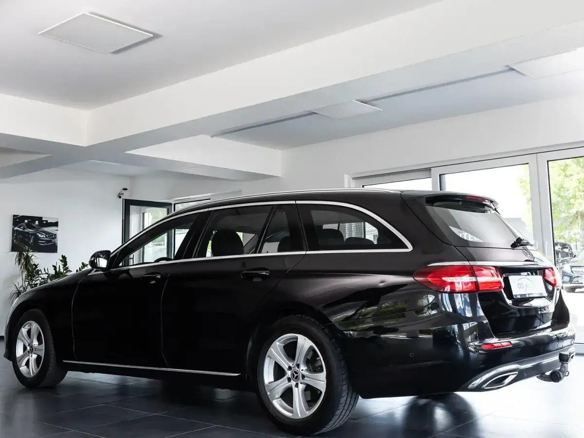 Gebraucht Mercedes E220 Avantgarde 194 PS (142 kW) 2017 Schwarz Limousine