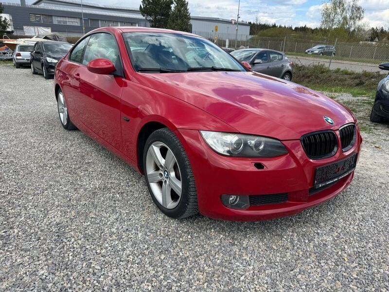 Rot Gebraucht 2009 BMW 320 Comfort Edition Coupé | 8.990 € (Fairer Preis) - Bild 1/4