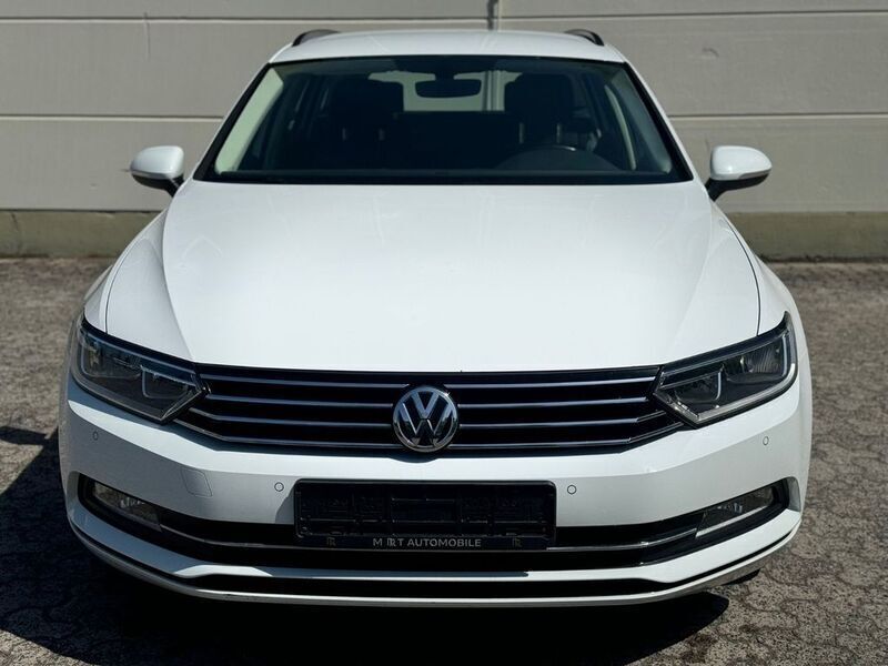 Weiß Gebraucht 2017 VW Passat Comfortline Kombi | 11.900 € (Guter Preis) - Bild 1/4