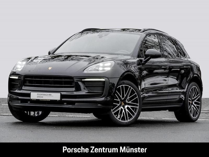 Tiefschwarzmetallic Gebraucht 2022 Porsche Macan SUV | 62.800 € (Teuer) - Bild 1/4