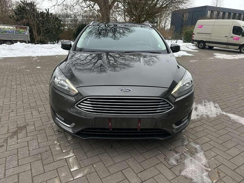 Gebraucht Ford Focus Titanium 120 PS (88 kW) 2016 Magneticgrau (metallic) Kombi