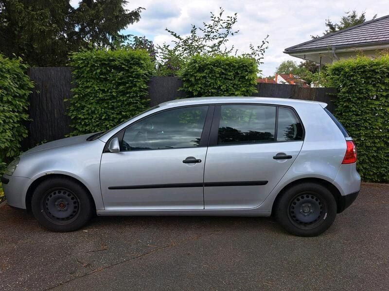 Silber Gebraucht 2005 VW Golf V Limousine | 500 € (Superpreis) - Bild 1/3