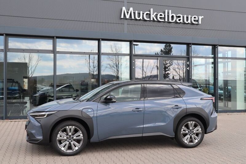 Harbor mist gray pearl/black Neu 2024 Subaru Solterra Platinum SUV | 46.995 € - Bild 1/4