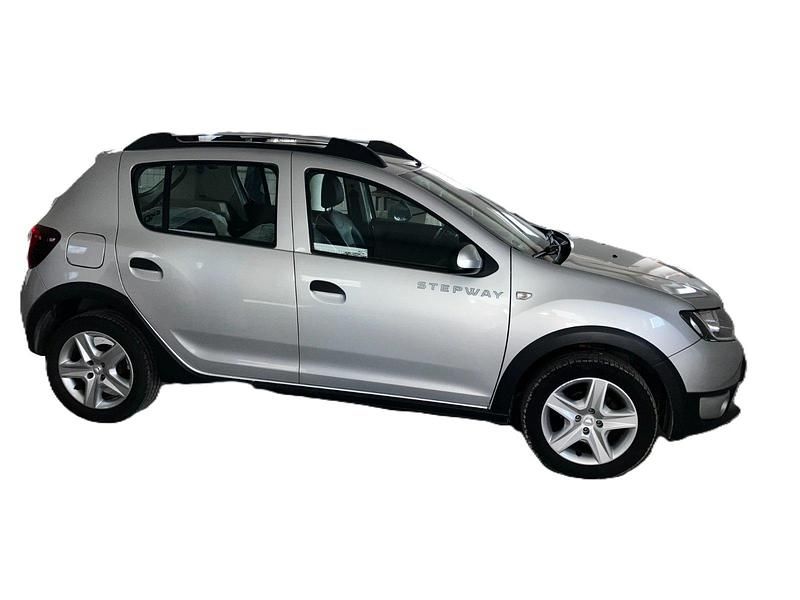 Gebraucht Dacia Sandero Prestige 90 PS (66 kW) 2014 Silber Limousine