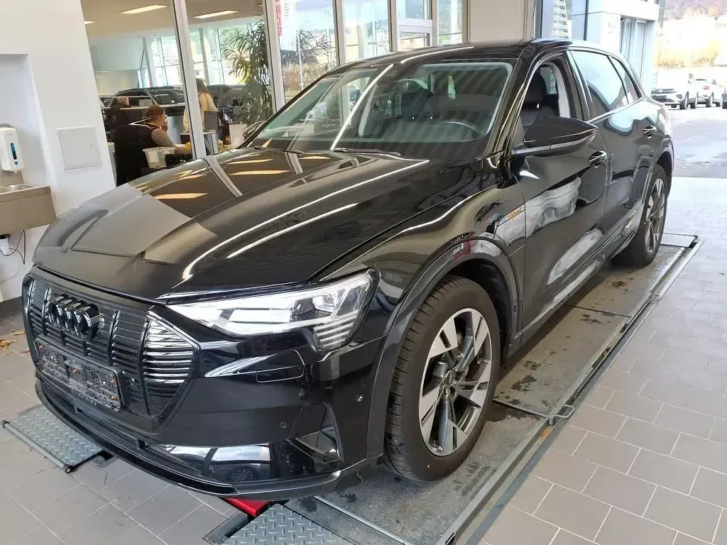 Second-hand Audi e-tron Advanced 230 kW (313 CP) 2022 Negru SUV