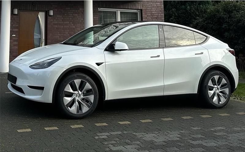 Gebraucht Tesla Model Y Standard Range 219 kW (299 PS) 2024 Weiß SUV