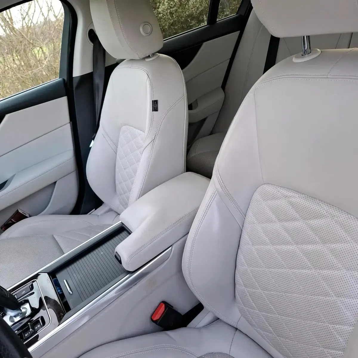 Gebraucht Jaguar XE 180 PS (132 kW) 2019 Weiß Limousine