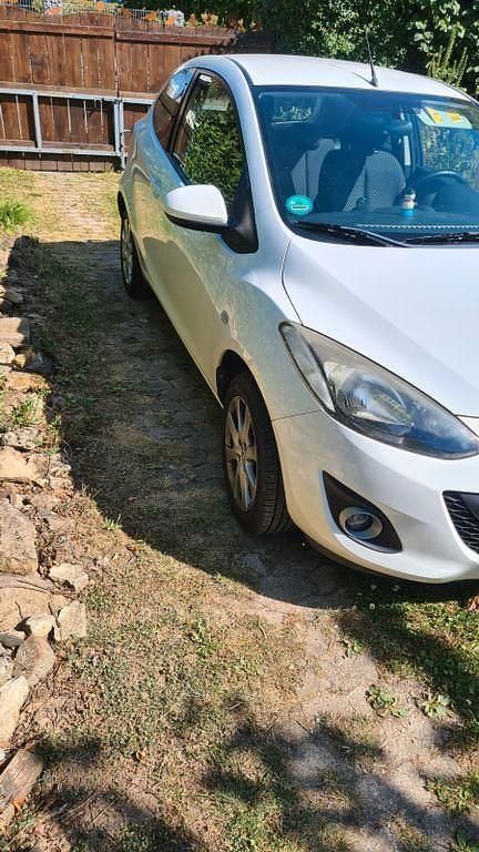 Gebraucht Mazda 2 Active 75 PS (55 kW) 2010 Weiß Kleinwagen