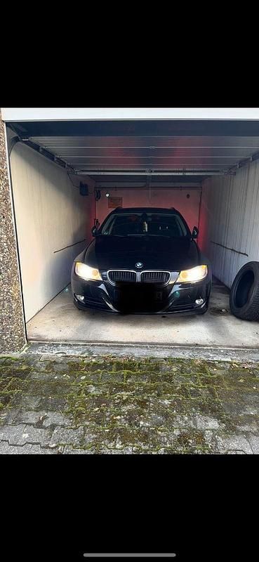 Gebraucht BMW 320 184 PS (135 kW) 2011 Schwarz Kombi