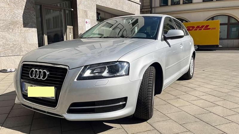 Silber Gebraucht 2011 Audi A3 Sportback Kombi | 9.490 € (Fairer Preis) - Bild 1/4