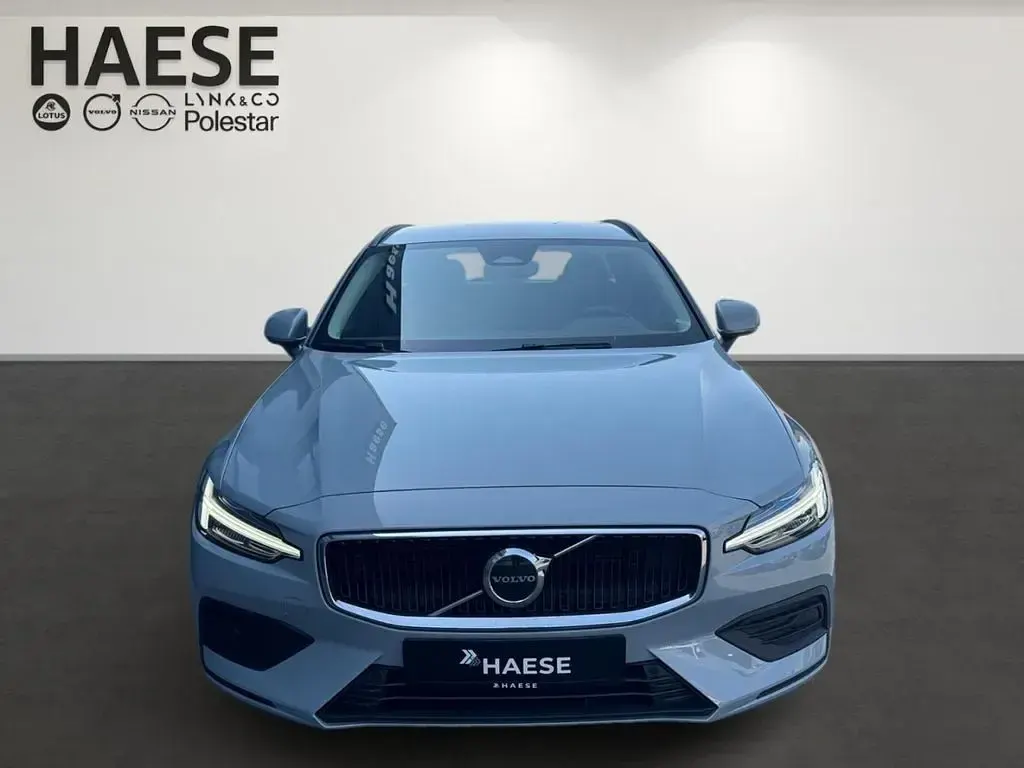 Gebraucht Volvo V60 Core 197 PS (144 kW) 2023 Grau Kombi