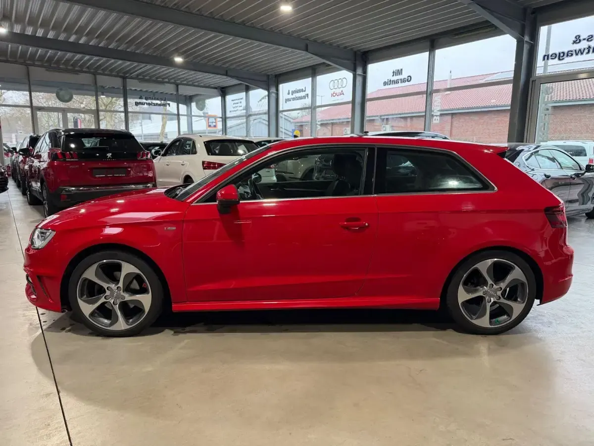 Second-hand Audi A3 Ambition 122 CP (89 kW) 2014 Roșu Berlinǎ