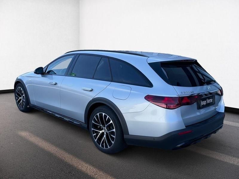 Gebraucht Mercedes E300 Night 313 PS (230 kW) 2025 Metalliclack hightechsilber Kombi