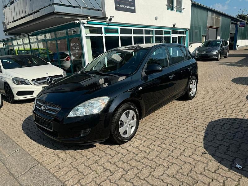 Second-hand Kia Ceed EX 90 CP (66 kW) 2009 Negru Hatchback
