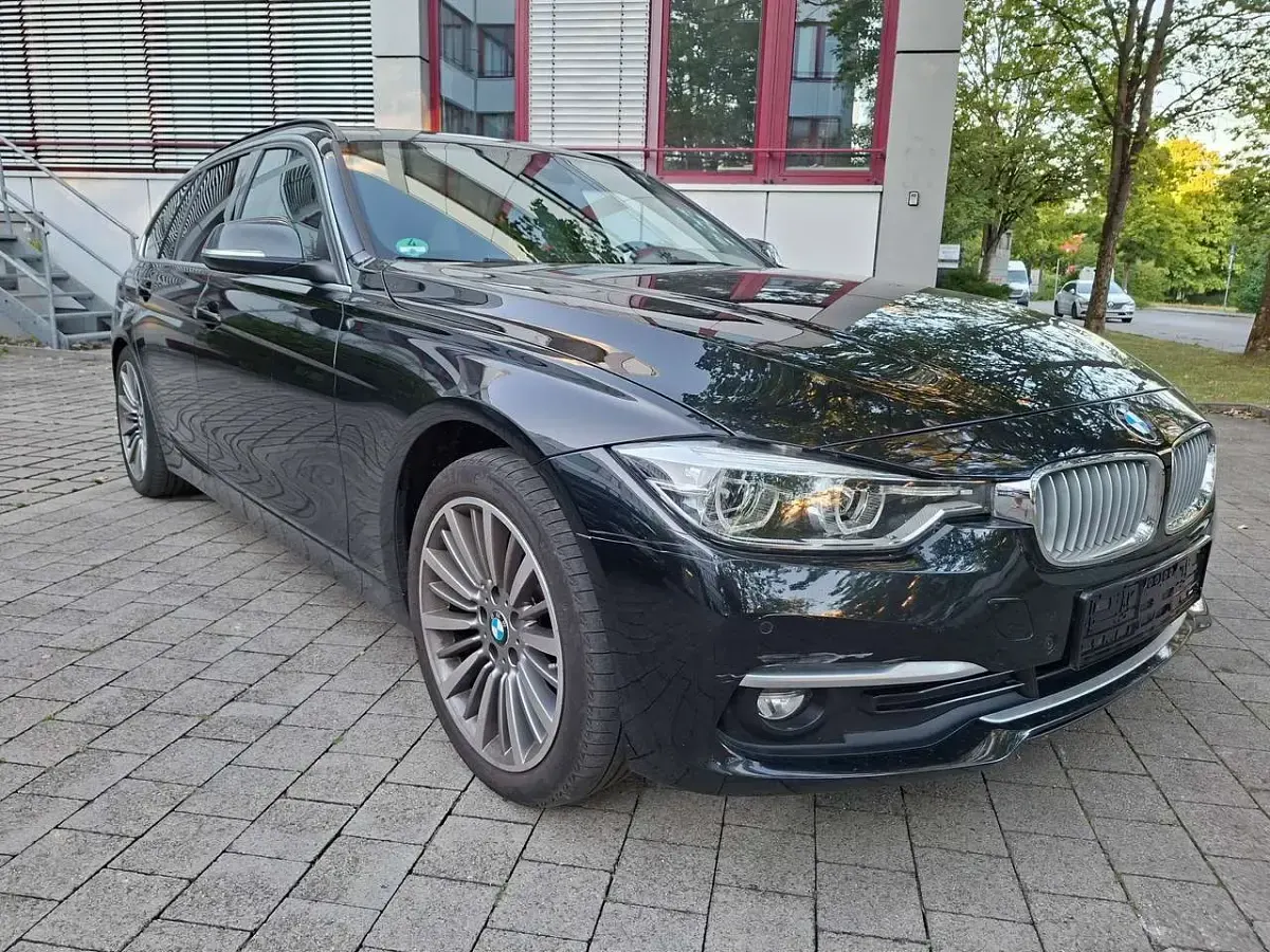 Gebraucht BMW 320 Luxury Line 190 PS (139 kW) 2019 Black sapphire metallic Kombi