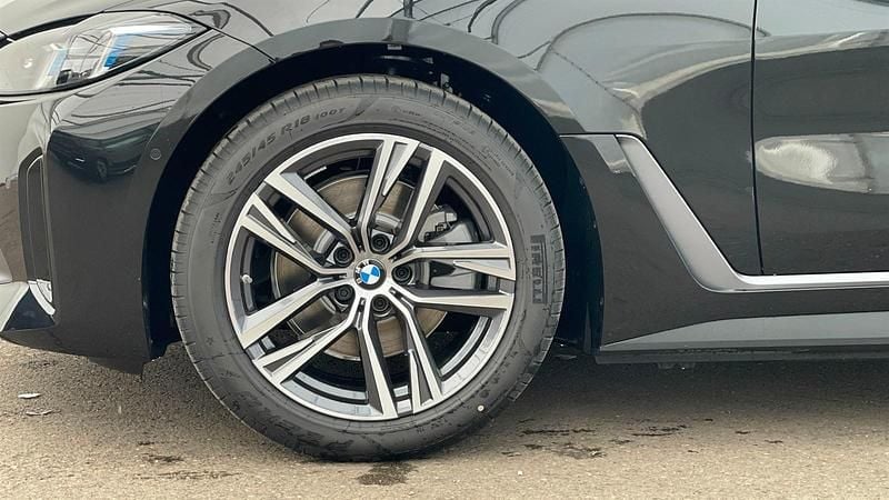 Neu BMW i4 Efficient Dynamics 250 kW (340 PS) 2026 Saphirschwarz metallic Limousine