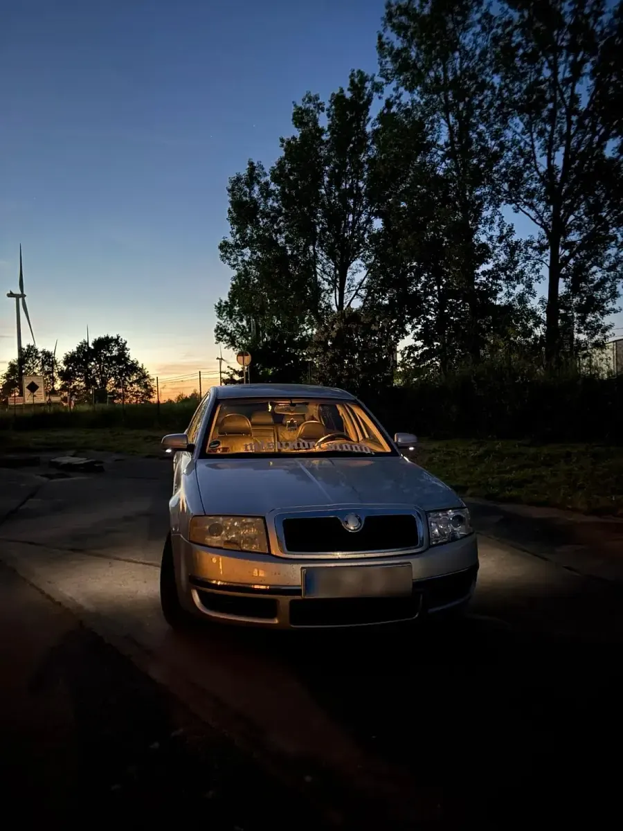 Gebraucht Skoda Superb 131 PS (96 kW) 2004 Silber Limousine
