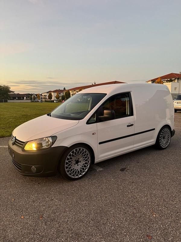 Weiß Gebraucht 2010 VW Caddy Van / Kleinbus | 8.899 € (Etwas zu teuer) - Bild 1/4