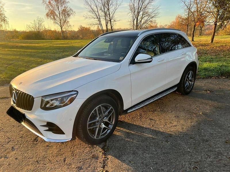 Weiß Gebraucht 2018 Mercedes GLC250 AMG line SUV | 27.500 € (Guter Preis) - Bild 1/4