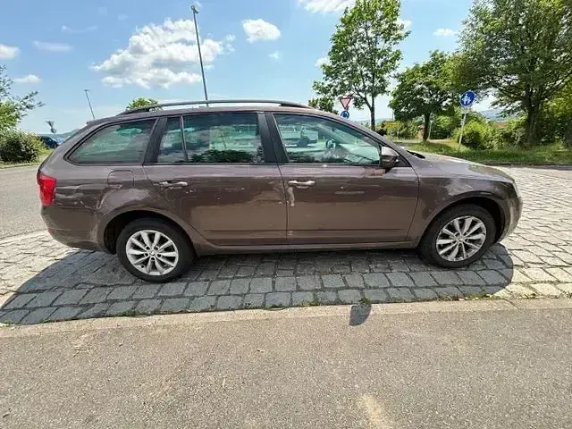 Gebraucht Skoda Octavia Ambition 110 PS (80 kW) 2016 Braun Kombi