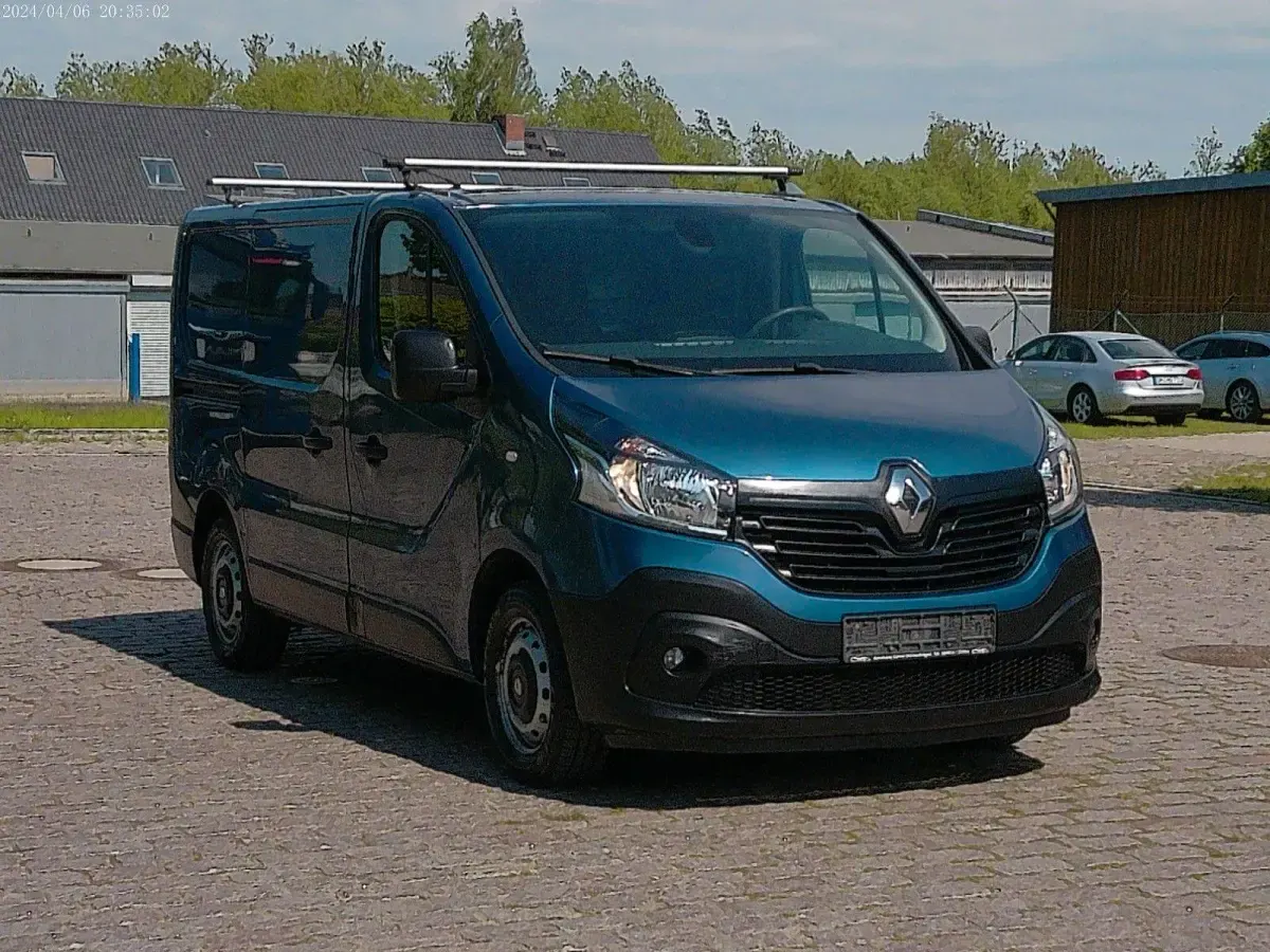 Gebraucht Renault Trafic Komfort 125 PS (91 kW) 2017 Blau Van / Kleinbus