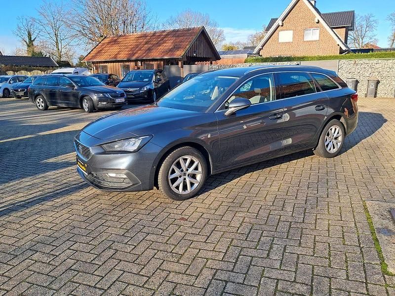 Grau Gebraucht 2022 Seat Leon Style Limousine | 17.500 € (Superpreis) - Bild 1/4