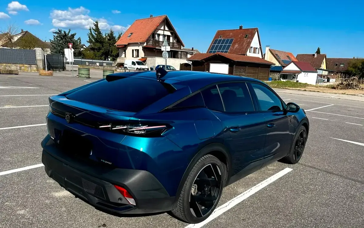 Gebraucht Peugeot 408 GT 179 PS (131 kW) 2023 Blau SUV