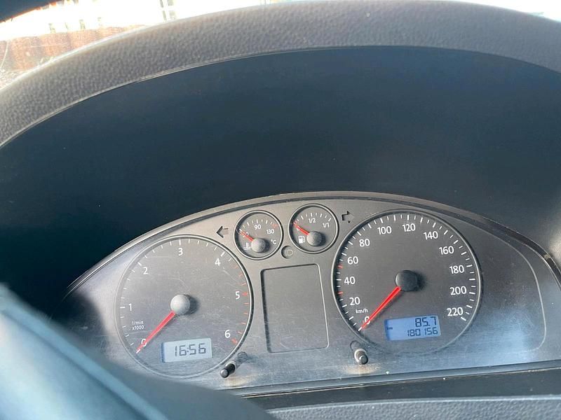 Gebraucht VW Polo 64 PS (47 kW) 2003 Silber Kleinwagen