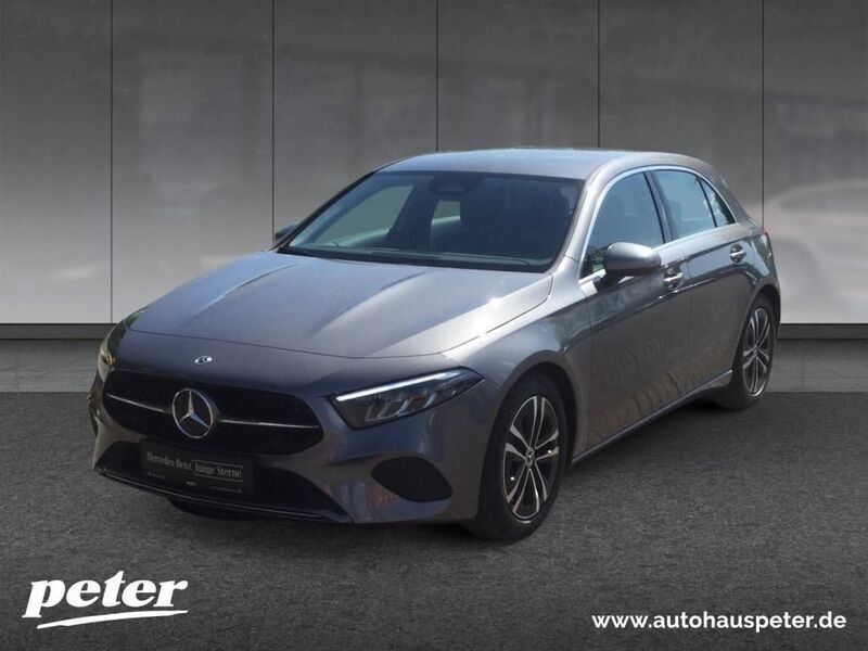 Metalliclack mountaingrau Gebraucht 2024 Mercedes A200 Advanced Limousine | 28.470 € (Fairer Preis) - Bild 1/4