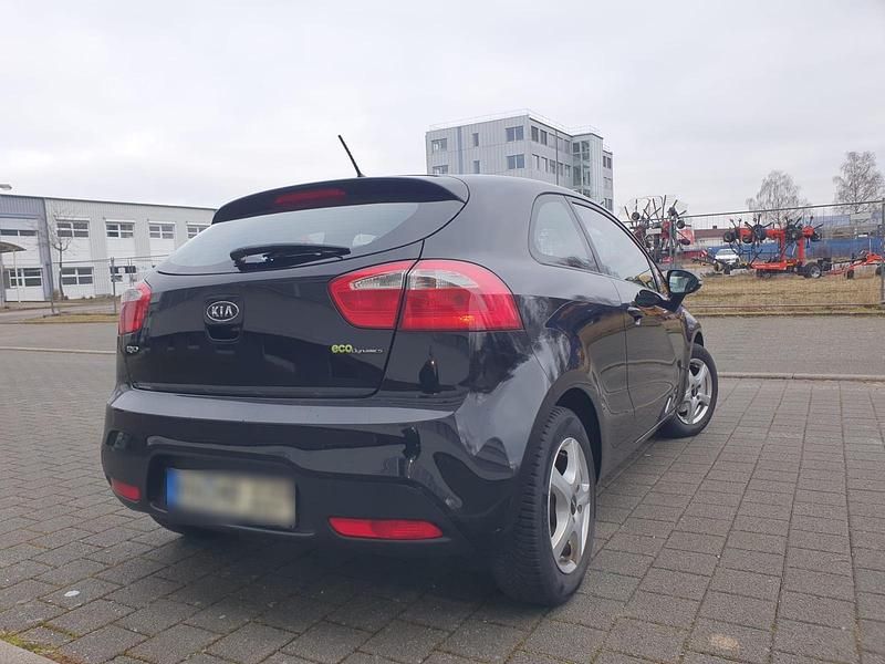 Gebraucht Kia Rio 75 PS (55 kW) 2015 Schwarz Coupé