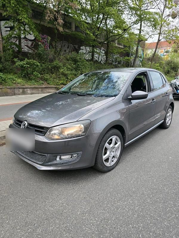 Usado VW Polo 70 HP (51 kW) 2012 Cinzento Citadino