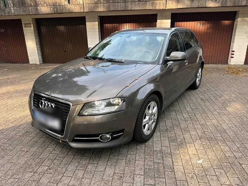 Braun Gebraucht 2011 Audi A3 Sportback Limousine | 2.500 € - Bild 1/4