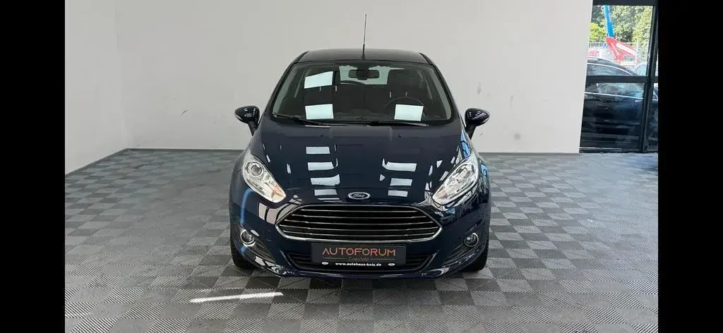 Gebraucht Ford Fiesta Titanium 101 PS (74 kW) 2014 Blau Kleinwagen