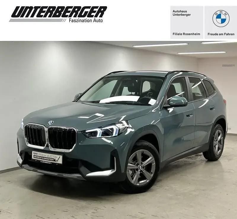 Cape york grün Gebraucht 2024 BMW X1 Efficient Dynamics SUV | 41.850 € (Fairer Preis) - Bild 1/4