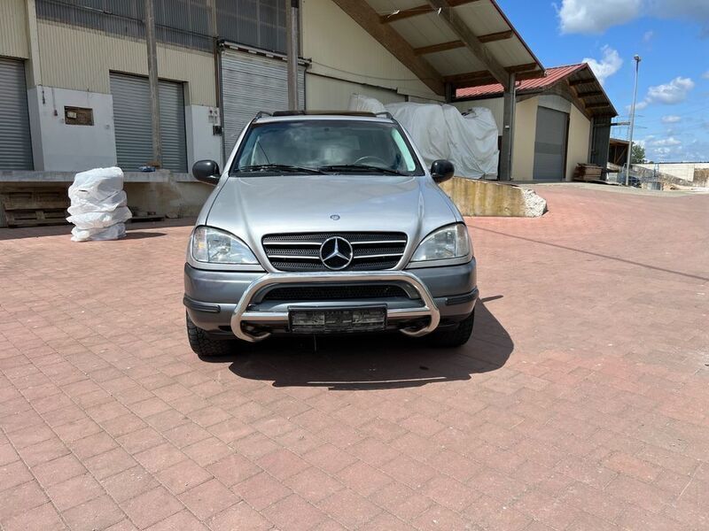 Silber Gebraucht 1999 Mercedes ML230 SUV | 2.790 € (Guter Preis) - Bild 1/4